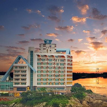 Mohang Haenaru Family Hotel Buan Exteriör bild