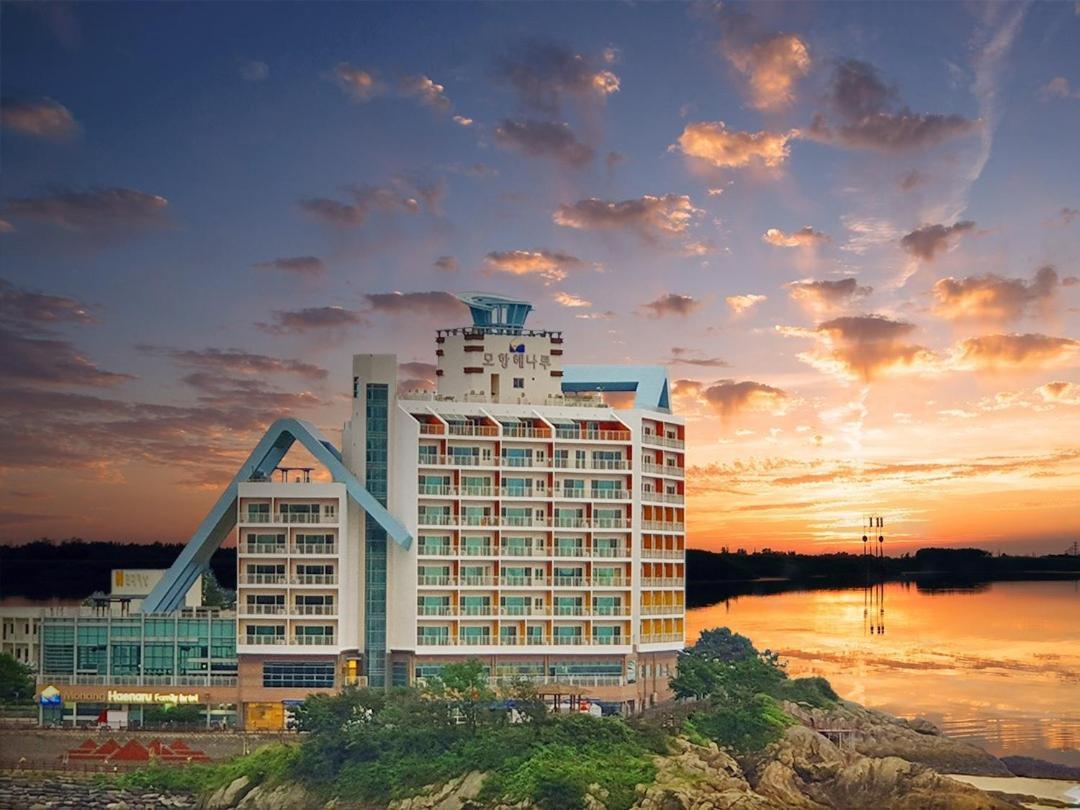 Mohang Haenaru Family Hotel Buan Rum bild