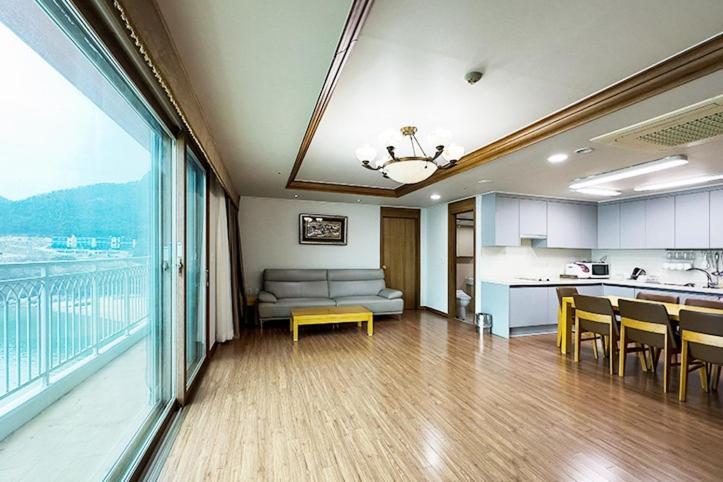 Mohang Haenaru Family Hotel Buan Rum bild