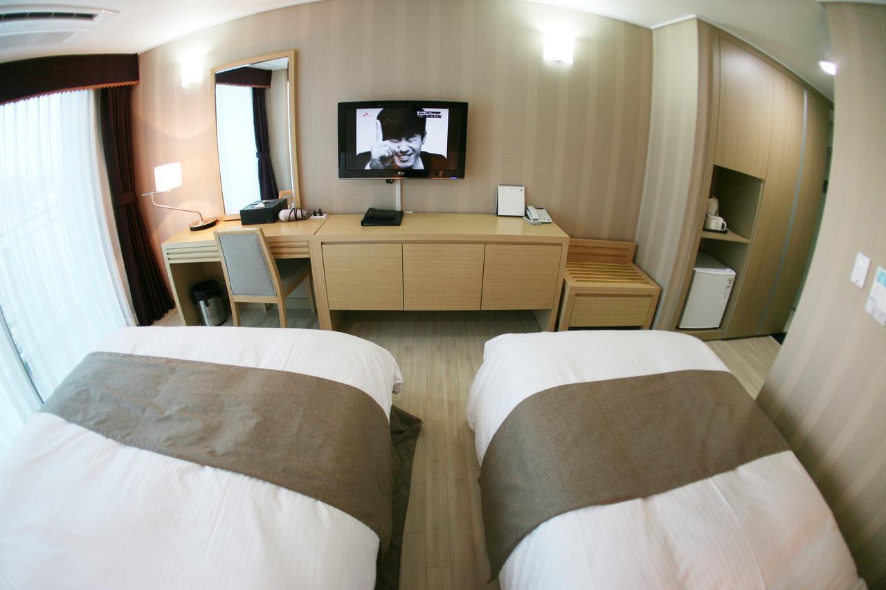 Mohang Haenaru Family Hotel Buan Exteriör bild