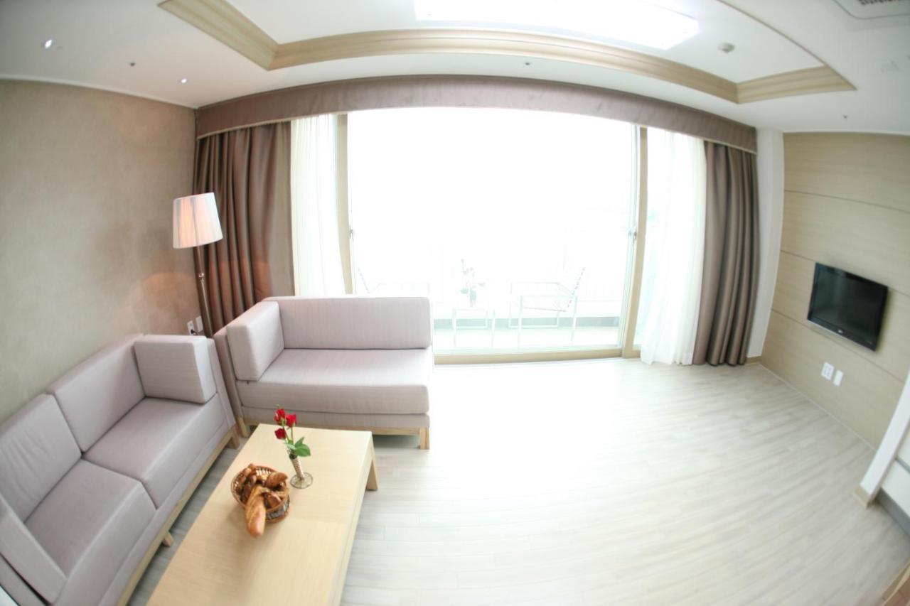 Mohang Haenaru Family Hotel Buan Exteriör bild